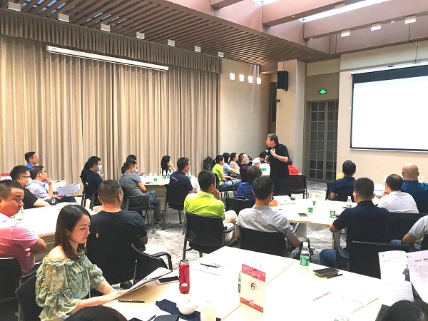 直線管理咨詢解碼中國民營企業(yè)成功發(fā)展之術(shù)