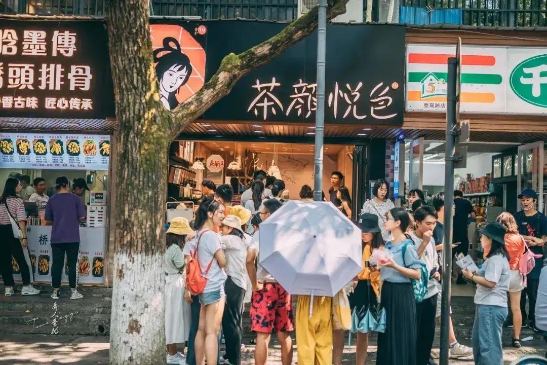 星巴克也有“氣氛組”了，原來還藏著這樣的營銷密碼！