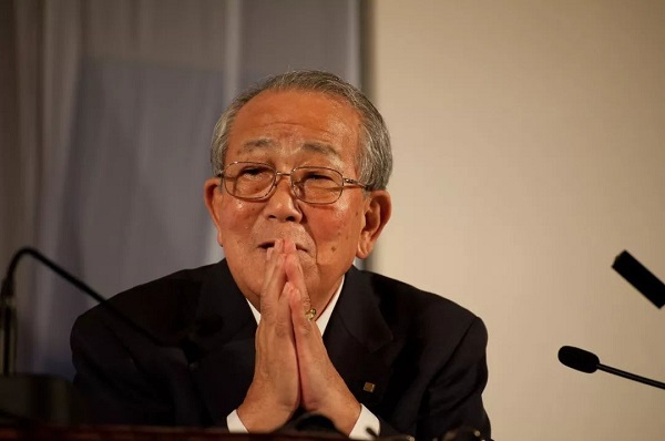 直線管理咨詢的營銷顧問一直認為，經商的極致在于得到客戶的尊敬