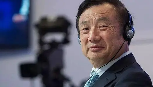 什么是常識？ 以客戶為中心的戰(zhàn)略，樸素至極，但華為把它做到了極致  以客戶為中心，是華為核心價值觀的第一句話，怎么強調(diào)其重要性都不為過。世界上，所有真正成功的企業(yè)都做到了以客戶為中心，因為客戶是所有公司的衣食父母，服務客戶、為客戶創(chuàng)造價值是公司賴以生存的全部理由和意義所在，沒有客戶，就沒有商業(yè)成功。  01、文化上，以客戶為中心  任總強調(diào)：眼睛盯著客戶，這樣屁股才能對著老板。他是這么說的，也是這么做的，絕不允許員工阿諛奉承，走上層路線。在華為，只有服務好了客戶，才是有功之臣。華為的文化就是服務文化，我們就是要為客戶提供優(yōu)質服務。什么叫優(yōu)質服務？就是我們收到了錢，客戶還說我們好。  曾經(jīng)有個華為的同事跟我說：“每次做東西，發(fā)郵件，我都會無意識地考慮下措辭是否準確，是否具備客戶意識，收郵件的人是否愿意認真看郵件，是否一眼就能看得懂，會怎么理解，幾乎成了強迫癥?！边@恐怕就是文化的強大力量。  02、全面客戶意識和設計  比如說，華為的財經(jīng)和HR兩大支撐性組織，都符合三支柱模型。即在機關建專家中心COE（Center of Excellence），在一線建BP（Business Partner）組織，在區(qū)域建SSC（Shared Service Center）。一線和區(qū)域的財經(jīng)、人力資源BP、SSC組織是為了更好的支持業(yè)務落地，做業(yè)務的伙伴，需要兩條線匯報工作，即對業(yè)務線和專業(yè)線匯報工作。對業(yè)務線匯報是非常重要的。而專業(yè)線的上級對下屬的評價，必定會充分參考其所對口支持的業(yè)務線管理層的滿意度，對業(yè)務服務和支持不夠的主管，會被果斷拿掉。這樣的組織建設，完全是業(yè)務主導型，是支持業(yè)務，以客戶為中心的體現(xiàn)。當然，這兩條線的工作沒少讓任總操心，也經(jīng)常被批評：理解業(yè)務不深、支持業(yè)務不夠。  任總也多次對財務人員提要求：“財務如果不懂業(yè)務，只會提供低價值的會計服務；財務必須要有渴望進步、渴望成長的自我動力；沒有項目經(jīng)營管理經(jīng)驗的財務人員，就不可能成長為CFO；稱職的CFO應隨時可以接任CEO?！? 對財經(jīng)、HR或者其他業(yè)務支撐部門，任總的要求始終要理解業(yè)務，為業(yè)務服務，本質上都是為客戶服務。實際上，財經(jīng)和HR組織和能力在業(yè)界都算得上是最好的，他們比幾乎所有國內(nèi)公司更貼近業(yè)務，更懂業(yè)務，這也跟任總始終強調(diào)和要求以客戶為中心的做法分不開，這種高標準、嚴要求的做法誕生了最牛和最佳實踐團隊。  03、理解客戶需求  理解客戶需求，說起來容易，做起來很難。不同客戶的需求是不同的，千篇一律地用同樣的方法對待不同的客戶，可能要碰釘子；二是客戶很多時候并不會耐心地告訴你他的需求，客戶的選擇很多，你需要快速、準確地理解客戶需求才能獲得訂單；三是客戶很多時候對自己需求的理解也只是個大概，他不能準確的描述想要的東西；四是客戶的需求也是不斷變化的，每個階段可能不一樣?？赡苓€有更多的原因，總之，客戶的需求并不容易理解。  3.1 誰是客戶？  《毛澤東選集》第一卷《中國社會各階級的分析》開篇就講：“誰是我們的敵人？誰是我們的朋友？這個問題是革命的首要問題?！弊鳛槠髽I(yè)來講，誰是你的客戶？誰是你的用戶？這也是企業(yè)生存的首要問題。誰是客戶不見得每個企業(yè)都分得清楚。  早年華為的手機是捆綁運營商銷售的，有自己品牌也有幫運營商貼牌的。那早年的手機的客戶是誰？是終端消費者還是運營商？不同情況也不一樣，幫運營商貼牌的，客戶理應是運營商，因為消費者的需求是通過運營商傳遞給制造商的，運營商知道他們想要什么產(chǎn)品。以華為自有品牌出售的，客戶是終端消費者，因為運營商只是渠道。  再者，很多企業(yè)講內(nèi)部客戶，我們剛才講到的華為財經(jīng)和HR部門，他們的客戶又是誰？是業(yè)務部門？是老板？還是企業(yè)客戶？以華為來看，只能是企業(yè)客戶，是以企業(yè)的客戶為中心。如果把業(yè)務部門當做最終客戶，可能會出問題。比如，在業(yè)務部門腐敗的時候，財經(jīng)和HR如何堅持原則？可能會喪失獨立性。恰恰敢于同腐敗行為做斗爭，就是真正的以客戶為中心，因為企業(yè)內(nèi)部清正廉明，有利于熵減，提高企業(yè)競爭力，提升企業(yè)的客戶服務能力和水平。如果把老板當做客戶，那問題就更大了，會造成屁股對著客戶，臉對著老板，阿諛奉承、腐敗可能會不斷滋生。以老板為中心的例子在很多企業(yè)身上滋生，本質上，管理層沒理解客戶是企業(yè)的生存之本。  理解客戶需求，華為首先在誰是客戶的問題上，想得很明白。這就是激發(fā)組織，團結組織成員緊緊瞄準以企業(yè)客戶為中心，創(chuàng)造價值，而不是以業(yè)務部門、以老板為中心，虛耗資源，產(chǎn)生熵增。  3.2 如何理解客戶需求？  華為理解客戶的需求還特別強調(diào)了：客戶需求導向優(yōu)先于技術導向。這是因為華為在引進IPD集成產(chǎn)品開發(fā)(Integrated Product Development)體系之前，華為的研發(fā)走過很多彎路。比如研發(fā)以技術為中心，孤芳自賞，研發(fā)了一堆客戶并不需要的產(chǎn)品，交了高昂的學費。任總曾說“對技術的崇拜不要走到宗教的程度。我曾經(jīng)分析過華為技術、朗訊可能失敗的原因，得出的結論是不能走產(chǎn)品技術發(fā)展的道路，而要走客戶需求發(fā)展的道路?！彼?，任總后來在華為反復強調(diào)不要孤芳自賞，要做工程商人。實際上，IPD系統(tǒng)，體系化地解決了華為端到端產(chǎn)品開發(fā)流程設計，是客戶化的流程，需求從客戶端來，產(chǎn)品從滿足客戶端去，這樣做的好處是抑制了創(chuàng)新的沖動，創(chuàng)新不再是盲目創(chuàng)新，而是客戶需求為導向的創(chuàng)新。  04、滿足客戶需求  以客戶為中心，光理解客戶需求而沒有滿足客戶需求是沒有意義的。理解客戶是基礎，滿足客戶需求是關鍵。華為這么成功的關鍵因素是很好地滿足了客戶需求，獲得了客戶認可。任何企業(yè)的成功，這一條是肯定的。在滿足客戶需求上，華為做了很多嘗試，主要體現(xiàn)在：  4.1一流的接待和服務  重視客戶，把客戶當上帝。  華為有一流的車隊，清一色的奔馳、奧迪豪華禮賓車，國旗班退伍的司機，豪華酒店，規(guī)范無縫的接待流程等等。這些都是為客戶準備的，不是給領導和員工準備的，華為非常重視客戶，把客戶當上帝。  2019年3月，公司在華為基地某客戶展廳接待重要客戶團組時，發(fā)現(xiàn)該展廳原本陳列的一塊8K屏幕缺失，無法通過該屏幕演示相關的場景和內(nèi)容，經(jīng)查，是由營銷部門借到巴塞羅那參加展覽去了。該情況被管理層獲悉后，相應業(yè)務集團的總裁專門做了《關于F1展廳8K屏幕的檢討》，核心內(nèi)容是強調(diào)要保證客戶界面的投入，把以客戶為中心落實到相關業(yè)務流程中。任總認為該檢討不夠深刻，專門批示：“檢討沒有深刻認識什么叫戰(zhàn)場，什么叫戰(zhàn)線，我們怎么對勝利負責。萬一別人就從這個缺口進攻呢？沒有窮到?jīng)]有褲子穿，拆東墻補西墻，聯(lián)想到研發(fā)的鼠標（缺鼠標），為什么不減少一些員工，騰出經(jīng)費來呢？”一件不大的事情，在華為這么大的公司，業(yè)務部門總裁檢討，任總公開批評?？梢姡靖邔訉蛻艚哟闹匾暢潭?，展廳就是戰(zhàn)場，客戶界面無小事。  工作做在細節(jié)  熟悉華為的朋友知道，華為的客戶接待流程是規(guī)定的非常細的?？蛻粜谐?、安排、交通、住宿、陪同人員、宣講重點、什么級別、喜好等等，都寫得清清楚楚。甚至規(guī)定，客戶準備坐車，當客戶站到車門口的時候，車門應該是打開的。這些工作都體現(xiàn)了華為對客戶的用心程度，贏在細節(jié)。想盡一切辦法讓客戶滿意。  確保在客戶最需要的時候第一個出現(xiàn)。  幾乎可以這樣講，哪里有災難，哪里就有華為的同事在幫助客戶恢復通信。無論是日本核泄漏，利比亞的撤僑，伊拉克戰(zhàn)爭，印尼海嘯……華為總是在客戶最困難，最需要人支持的時候第一個出現(xiàn)，或者干脆就沒走，時刻等待客戶召喚。我記得當年日本核泄漏的時候，華為的很多兄弟仍然在日本堅守，幫客戶恢復通信，并沒有回國，時任公司董事長的孫亞芳還在核泄漏最危險的時候去日本第一線慰問員工。至于，平常周末加班，深夜加班幫客戶處理故障的事情數(shù)不甚數(shù)，都不值得說。  這樣舍身忘我，以客戶為中心的供應商，客戶怎么能不喜歡？事實上，華為在很多地方贏得客戶的青睞正是依靠在客戶最需要的時候出現(xiàn)，在最危險的時候出現(xiàn)，在友商已經(jīng)撤離的時候出現(xiàn)。亞非拉艱苦地區(qū)是這樣；伊拉克、利比亞的戰(zhàn)亂是這樣；日本、印尼地震是這樣；臺風、泥石流、海嘯等自然災害還是這樣。這是真正的以客戶為中心，這也是世界上最好的服務。  4.2 解決客戶痛點  華為通信業(yè)務之所以在非洲等欠發(fā)達地區(qū)開花結果。是因為當?shù)貤l件艱苦，很多國家基礎設施落后，甚至經(jīng)常停水停電，蚊蟲肆虐，衛(wèi)生條件和生活條件極其艱苦。這些艱苦地區(qū)，國外很多廠商在當?shù)貨]有服務團隊，華為扎根當?shù)?，理解客戶需求，解決服務痛點，隨叫隨到，第一時間幫助客戶排除設備故障，甚至是友商設備的故障，這樣的優(yōu)質服務能夠及時恢復當?shù)氐耐ㄐ啪W(wǎng)絡。這些地方的成功很大一部分原因是解決了當?shù)赝ㄐ胚\營的痛點，即在設備故障或者天災人禍的時候能夠幫他們及時恢復通信，讓欠發(fā)達地區(qū)消費者享受優(yōu)質的通信服務。   4.3 提供有競爭力的技術、產(chǎn)品、服務、交付和解決方案  華為無論是技術突破，提供優(yōu)質的產(chǎn)品，一流的服務，準確及時的交付，系統(tǒng)化的解決方案等，都是為了更好地滿足客戶需求。往往有競爭力的技術方案、優(yōu)質的產(chǎn)品、一流的服務、準確及時的交付、系統(tǒng)化的解決方案就意味著高成本、高價格，這是客戶不愿意看到的，既要確保客戶滿意，又要嚴格地控制內(nèi)部的所有成本，這樣才能做到客戶滿意。因此，任總表示“我們的目標是成為網(wǎng)絡設備的業(yè)界最佳。質量好、服務好、內(nèi)部運作成本低、優(yōu)先滿足客戶需求，是我們達到這一目標的四大策略?！? 華為之所以能夠拿下BT、Vodafone、Telefonica、DT、FT等全球知名大T，總的來說是因為華為產(chǎn)品更優(yōu)質，服務更好，交付周期更短，解決方案更具系統(tǒng)性，以上都是以客戶為中心的重要體現(xiàn)。  4.4 客戶滿意是衡量一切工作的準繩  在華為，如果說所有工作的統(tǒng)一評價標準是什么？就是客戶滿意。整個公司，包括對高級干部的評價，以責任結果為導向，以客戶滿意為導向。  客觀講，雖然華為強調(diào)客戶滿意，以客戶為中心，但由于公司規(guī)模大，項目很多，部門繁雜，流程復雜度高，各條戰(zhàn)線疲于應付，明哲保身，客戶不滿意的情況時有發(fā)生。我曾經(jīng)在馬來西亞工作過，馬電事件（馬來西亞電信CEO的投訴）在華為內(nèi)部眾人皆知。其它客戶也時有抱怨說：“華為人現(xiàn)在見我一次就教育我一次，講Vodafone怎么怎么樣，講FT怎么怎么樣……”這些客戶的投訴，華為非常重視并作為反面教材，要求干部和員工引以為戒。   05、建立以客戶為中心的流程化體系  如果只是強調(diào)以客戶為中心，而不是建立客戶為中心的流程化體系運作，客戶為中心是很難落到實處的。任總曾講“企業(yè)管理的最終目標是建立流程化的體系。”這非常重要，流程化的體系也是公司的核心競爭力之一，因為好的流程化體系能夠提升公司效率，提升產(chǎn)品的質量，提高客戶滿意度。例如，IPD系統(tǒng)建立之后，華為公司的創(chuàng)新不再依賴于某個人，而能夠發(fā)揮群體的優(yōu)勢，也就是組織的優(yōu)勢。  流程化的管理體系是指以流程為主線的管理方法、體系。強調(diào)以流程為目標，以流程為導向來設計組織框架，同時進行業(yè)務流程的不斷再造和創(chuàng)新，以保持企業(yè)的活力。流程必須是以客戶為導向，以公司整體目標為出發(fā)點的。但是企業(yè)很多的流程，大部分都是各個部門為主體，各自設計的工作程序，他們?nèi)狈菊w性的考量和視野，更缺乏客戶導向，只是基于職能需要和操作的規(guī)范性而建立的，部門與部門之間常常割裂，很難打通，更談不上客戶化。  華為的流程體系，包括戰(zhàn)略、研發(fā)、銷售、供應鏈、HR、財務……都是流程化的，是基于目標任務打通的流程體系，特別是基于客戶需求而建設的流程化體系。比如：集成產(chǎn)品開發(fā)流程（IPD），集成供應鏈變革（ISC）、集成財經(jīng)變革（IFS）、從線索到現(xiàn)金變革（LTC）等一系列主要的流程體系變革都是客戶化的。這樣做至少有兩個方面的重大作用：  06、人力資源管理、干部管理上導向客戶  “將軍必發(fā)于行伍，宰相必取于州郡”，華為的干部一定是要從基層一線來的，沒有基層一線成功實踐經(jīng)驗的人員是不能被選拔成為干部的。優(yōu)先在主戰(zhàn)場、一線和艱苦地區(qū)選拔干部。員工的考核和激勵資源要向一線充分傾斜，向艱苦地區(qū)傾斜等，因為只有這樣的干部和員工才能理解客戶，服務客戶，才能引領公司走向商業(yè)成功。因此，這些辦法和措施都是為了保障以客戶為中心落到實處。   2016年10月，華為2000余名干部和高級專家奔赴海外一線的誓師大會隆重舉行?！按航喯戎?，不破樓蘭誓不還”的標語迎風飄揚。華為像多年前一樣，又一次鼓勵大家奔赴海外，奔赴一線，不過這一次不是普通員工，是干部和專家團隊出征海外。這么多人去一線干什么？任總講：“在大機會來臨之時，這兩千名技術專家及干部，將與幾萬名熟悉場景的前線將士，結合在一起，形成一股鐵流，撕開一道通向未來的口子，保證華為未來的縱向發(fā)展，橫向擴張?！彼麄?nèi)ヒ痪€的目的是理解客戶需求，抓住客戶需求，為華為未來的發(fā)展打下堅實基礎，特別是在技術和產(chǎn)品研發(fā)上，發(fā)現(xiàn)機會，捕拿數(shù)字經(jīng)濟的巨大發(fā)展紅利和商機。而這些巨大的商機在總部是很難捕捉的，需要去一線，理解客戶，熟悉客戶，從客戶中來，再到客戶中去。可見，華為的人力資源管理，干部管理都是導向客戶，服務客戶的。