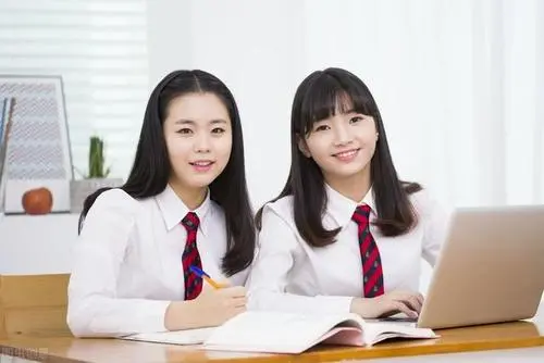 【觀點】超六成大學生認為自己畢業10年內會年入百萬！