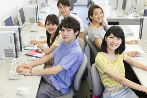 【觀點】超六成大學生認為自己畢業10年內會年入百萬！